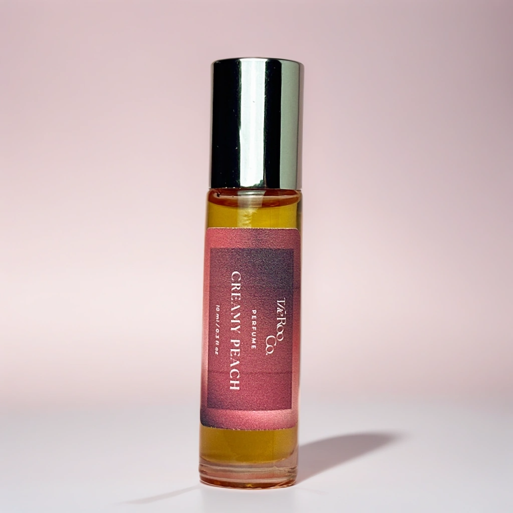 Transport yourself to a world of luxury with Creamy Peach perfume oil, a tantalizing blend of honey, coconut, and vanilla bean 