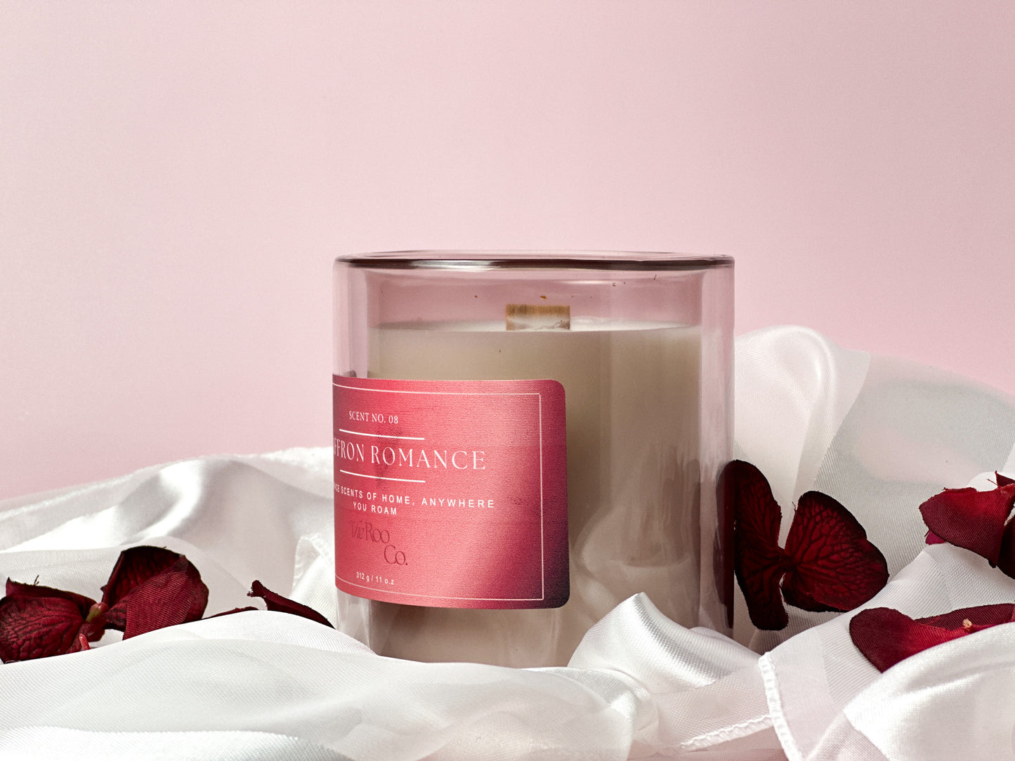 Aromatic Saffron Romance candle evoking elegance, with floral, woody, and musky accords.