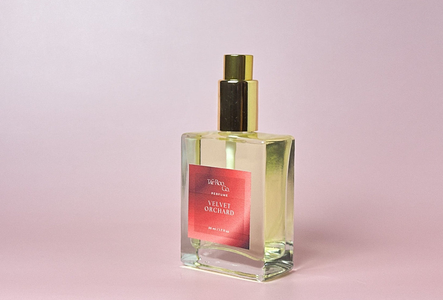 Experience the sophisticated aroma of Velvet Orchard, blending damask plum and whipped musk.